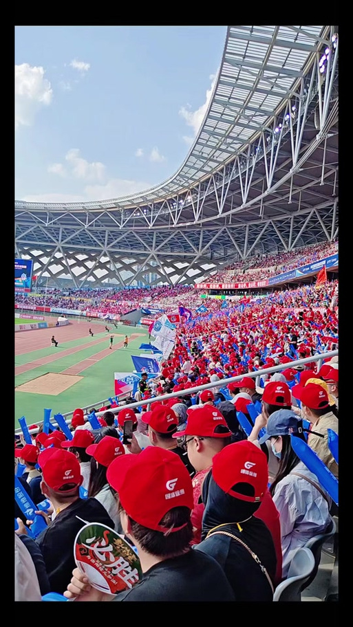 苏超现场观赛球迷新纪录60633人