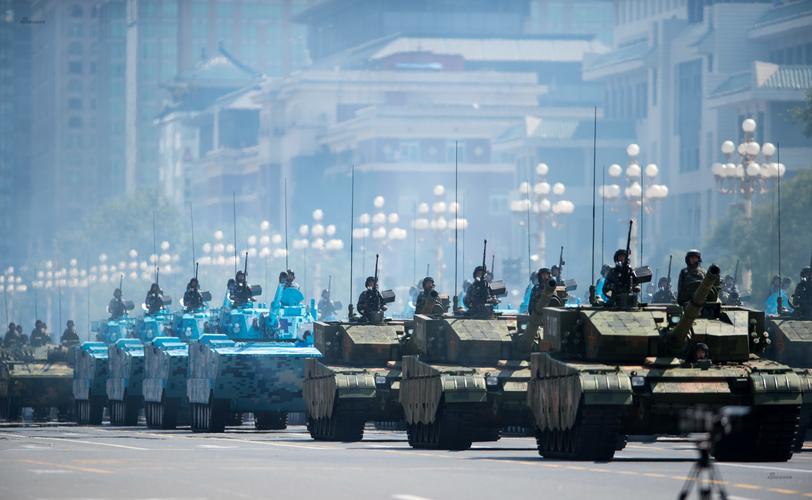 九三阅兵演练现场：武器装备亮相