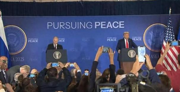 普京和特朗普会谈时都在说拜登