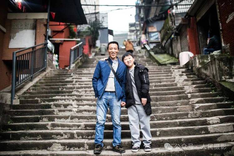 “重庆棒棒父子”儿子考上专科