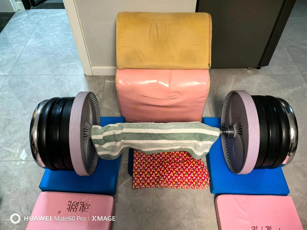 35岁仓库工自制器械练就超强腹肌
