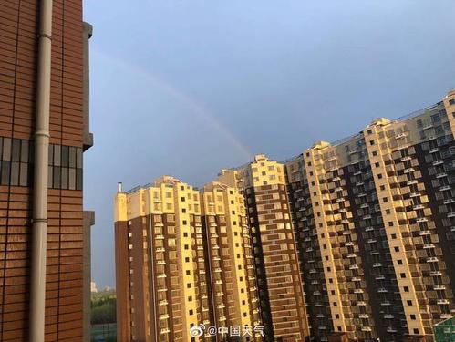 北京暴雨过后出现“双彩虹”