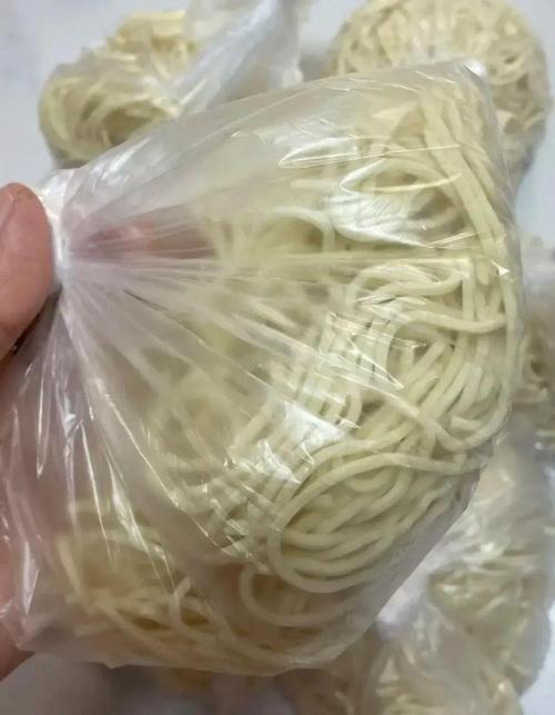 面食店夫妻在面条饺子皮里加硼砂