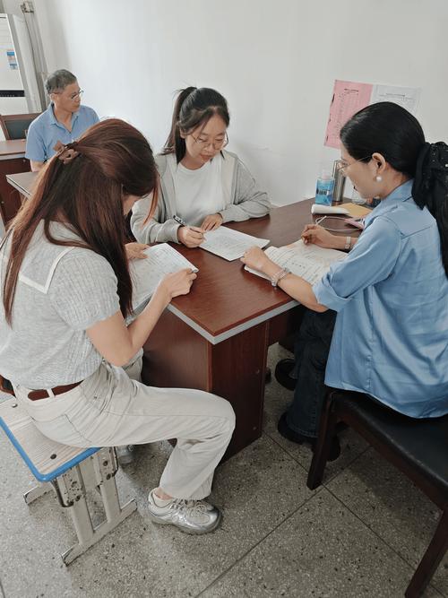 小学生源减少 小学教师到高中任教