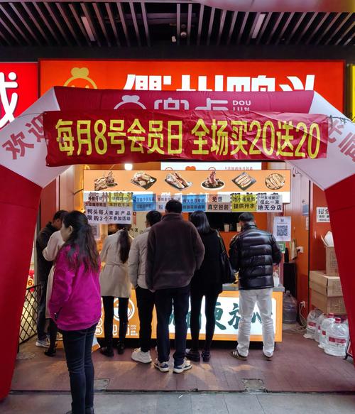卤味巨头集体“抢餐饮店生意”