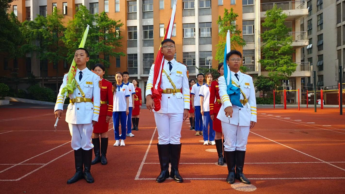小伙16岁高考 17岁参加阅兵