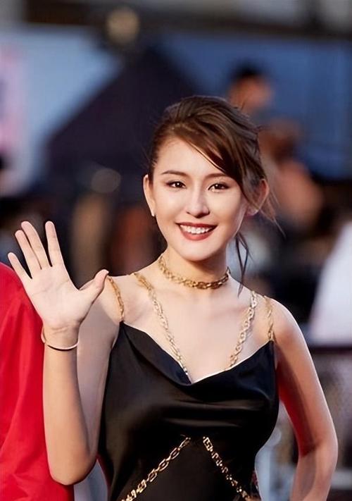 热依扎分享骨折经历：真的不是卖惨