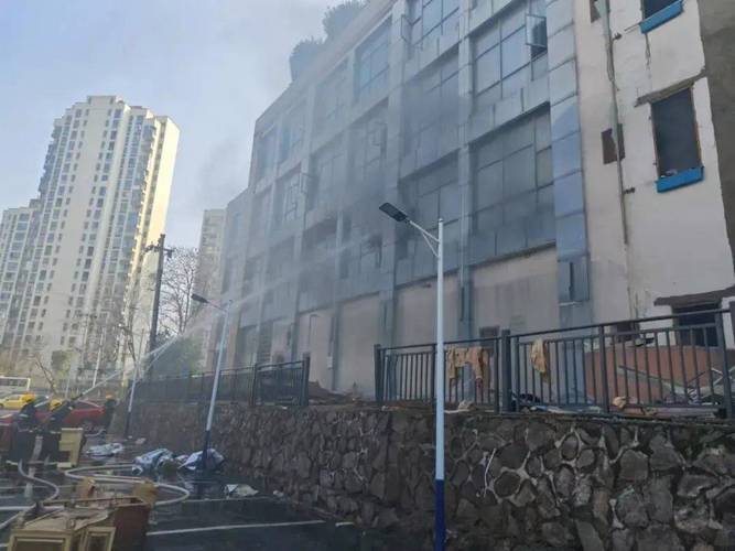 江西上饶一医院住院楼起火