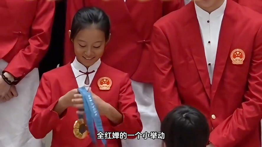 全红婵在训练场找郑好好合影