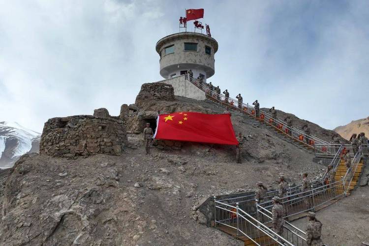 北京将升挂23万面国旗红旗