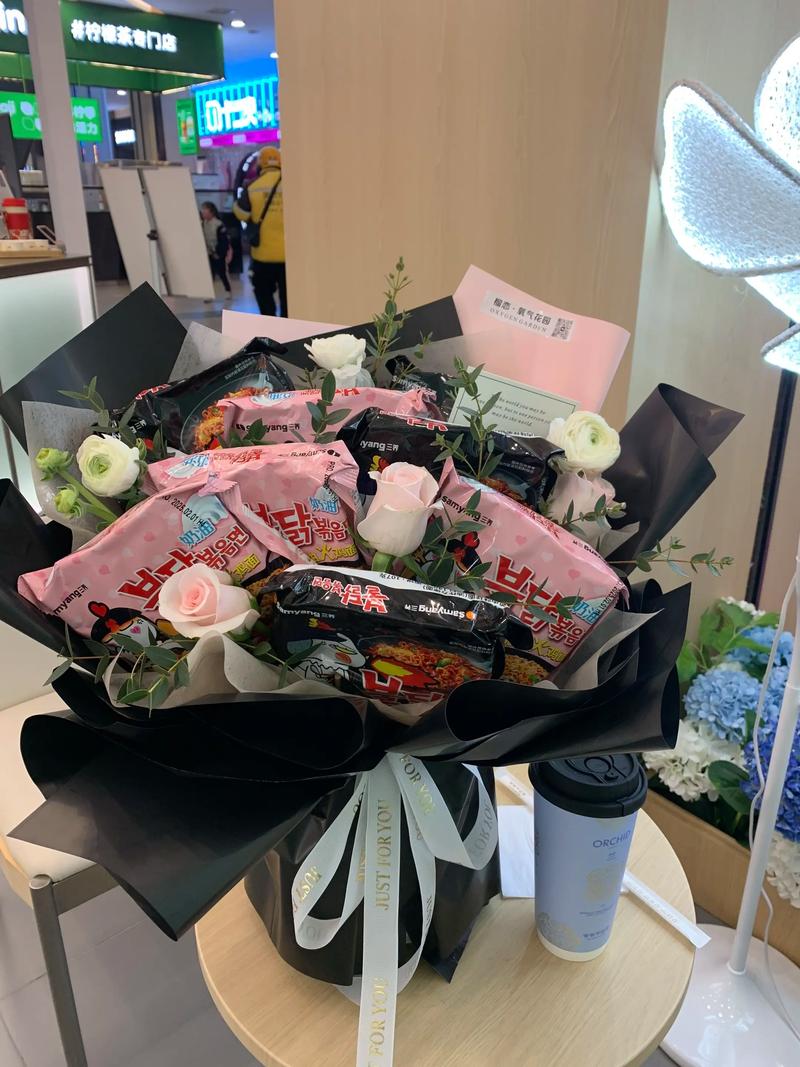男子用面粉给妻子做了一束鲜花