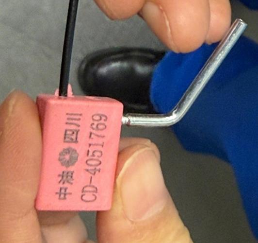 成都通报“50升油箱加67.96升汽油”