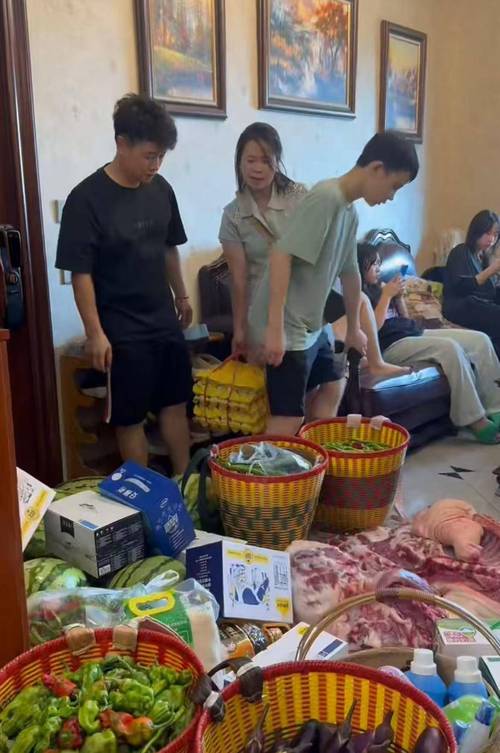 一顿吃200个水饺的16个外甥开学了
