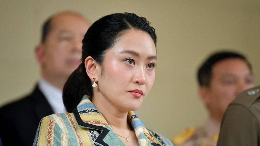 佩通坦被解除泰总理职务后微笑露面