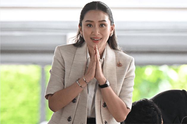 泰国女总理佩通坦遭解职
