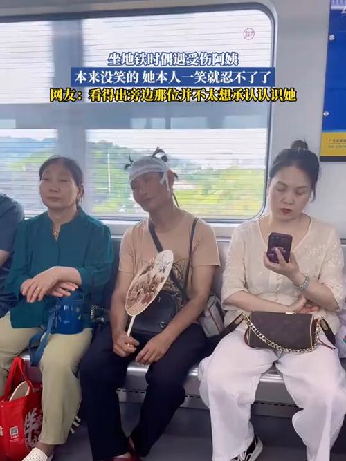 上海阿姨偶遇受伤男孩 塞给他500元
