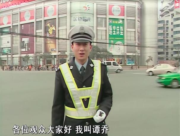 谭乔谭sir现身成都车展引围观