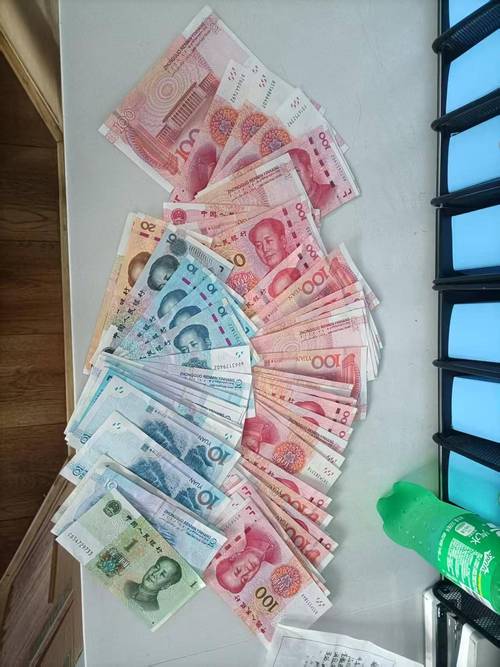 家门口莫名现4000现金 业主懵了
