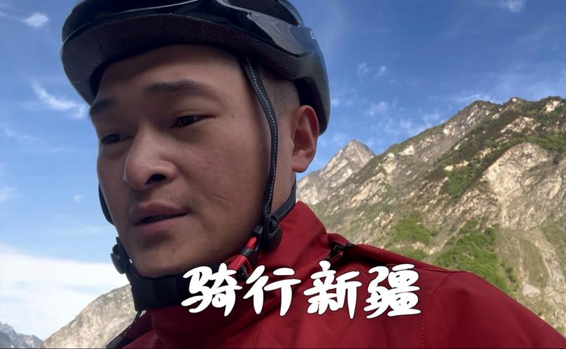 新疆小伙骑摩托3500公里去郑州上学