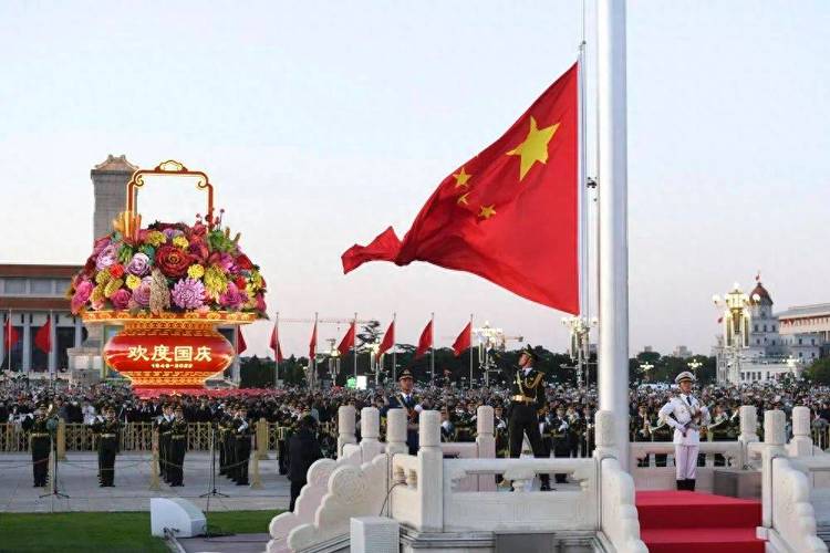 这就是今天早上的天安门广场！