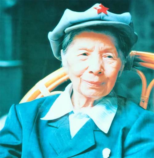 她是新中国第一位女将军