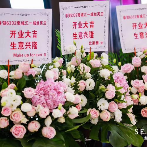 旺旺总经理和中天小姐姐在京汇合