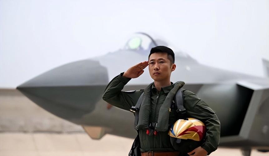 空军特级飞行员谈歼20亮相阅兵式