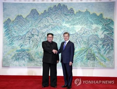 韩议长在北京与金正恩碰面并握手