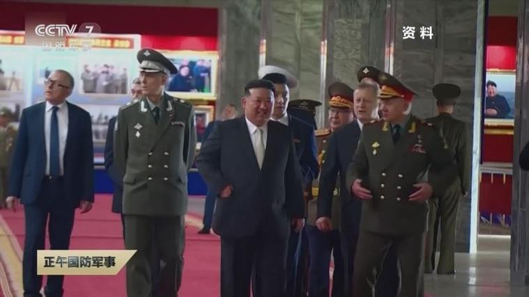 韩议长在北京与金正恩碰面并握手