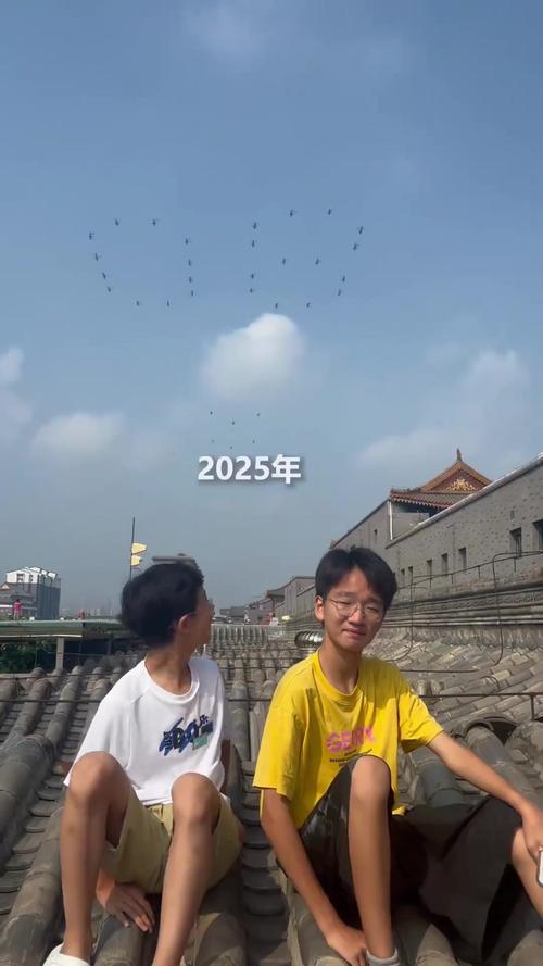 兄弟俩十年三次在屋顶看阅兵