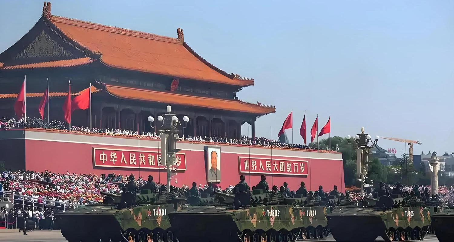 兄弟俩十年三次在屋顶看阅兵