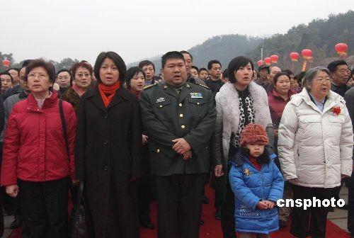 毛新宇一家参加九三阅兵