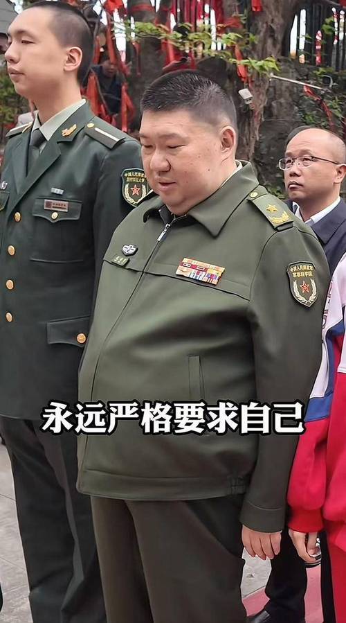 毛新宇一家参加九三阅兵