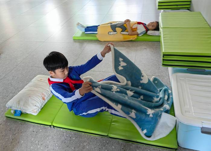 中小学生午休躺睡全面普及还远吗