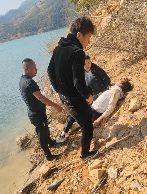铁锅炖老板回应跳水救人:不能不救
