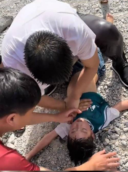 2岁男童落水 外婆施救双双溺亡