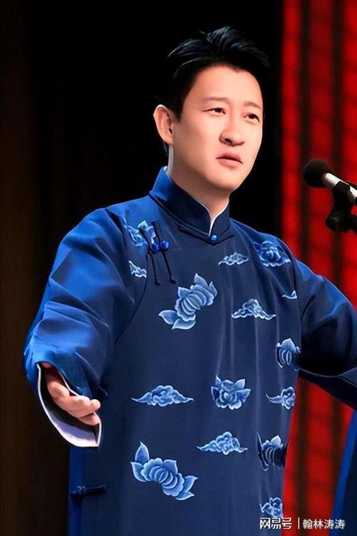 相声演员曹云金教无语哥打快板