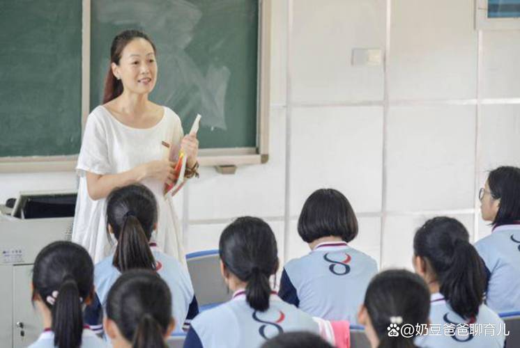 “00后”老师花式整顿课堂