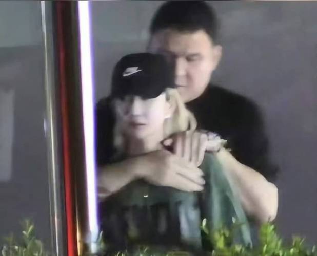 乃万否认和车澈恋爱