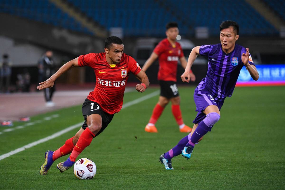 浙江队2-0客胜青岛西海岸