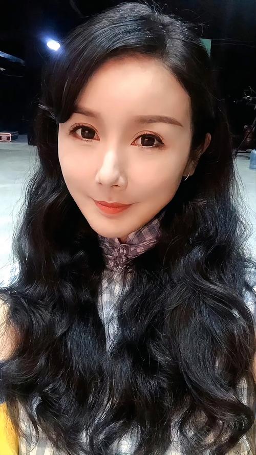 演员孙菲菲官宣离婚
