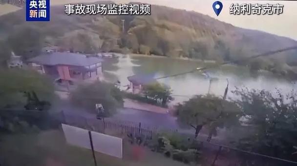 俄罗斯缆车索道断裂致2死9伤