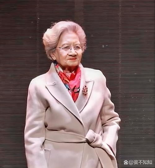 陈奇女儿:母亲一生都在为艺术付出