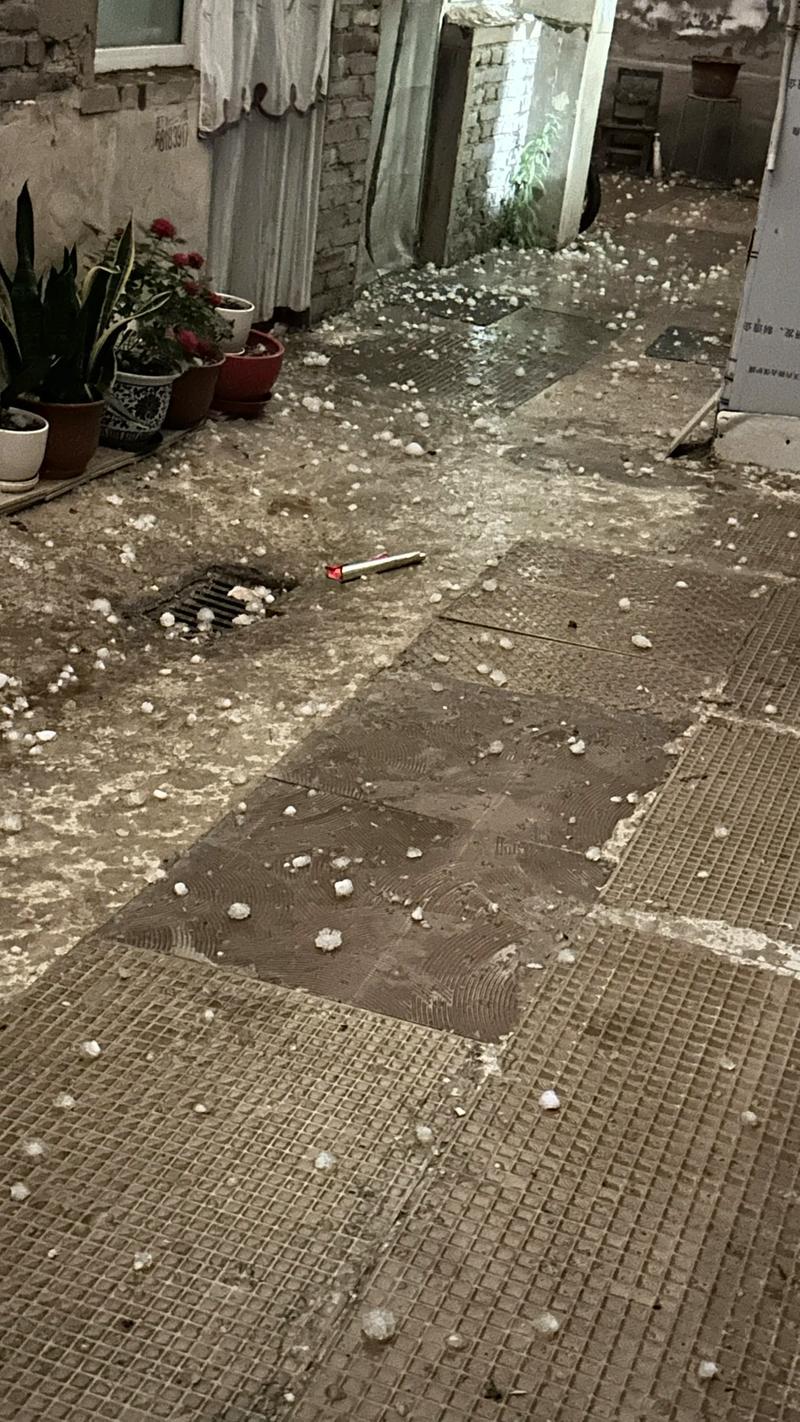 #北京又又又下冰雹了#
