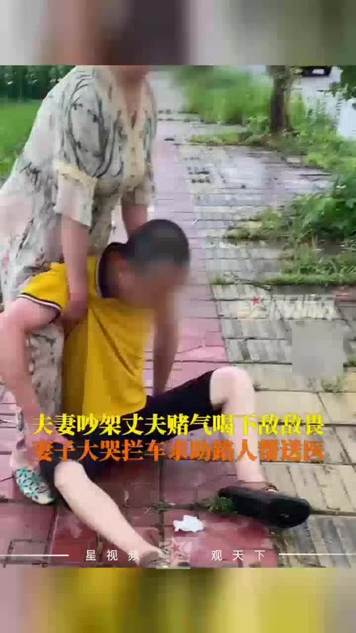 冰雹砸伤女子两大哥冲上前护送