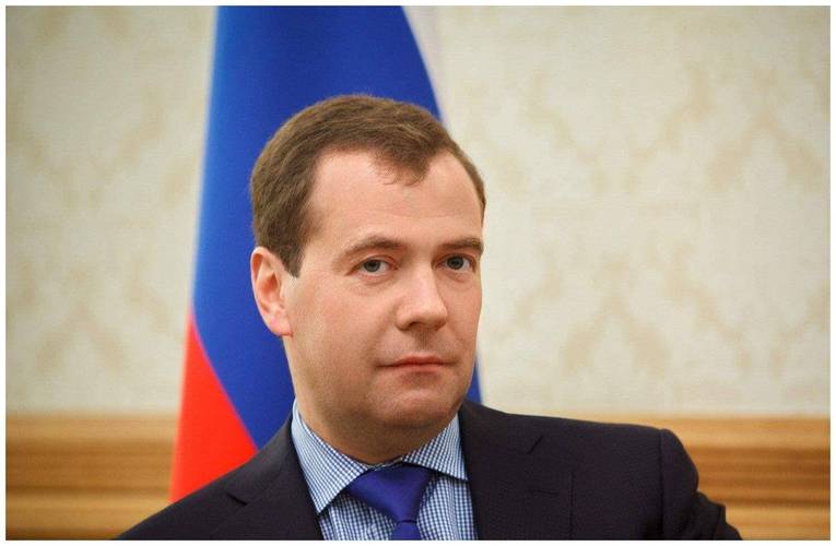 普京授予梅德韦杰夫祖国功绩勋章