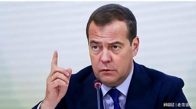 普京授予梅德韦杰夫祖国功绩勋章