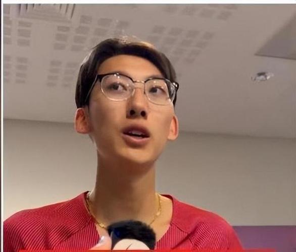 眼镜飞人徐卓一赢了今年世界第一