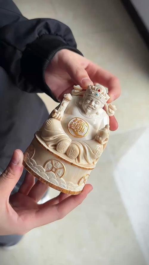 牙齿文身风靡齿科：牙冠刻印“发财”