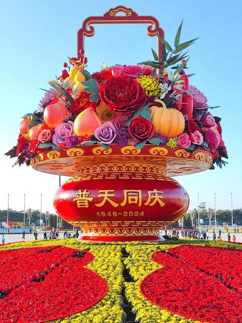 和平鸽飞上天安门广场国庆大花篮